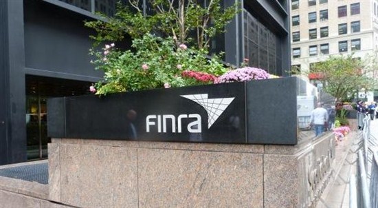 FINRA оштрафовала E*Trade почти на миллион